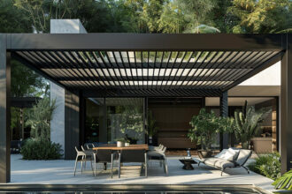 Quelle différence entre pergola adossée et autoportée ?